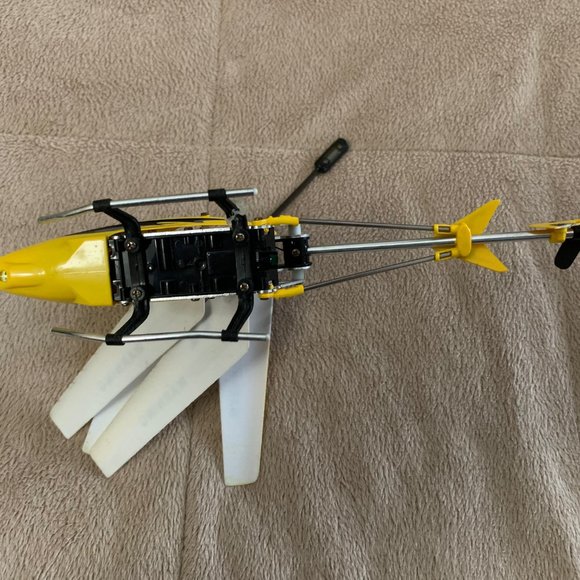 Yellow Yiboo R/C Helicopter w/Remote - UJ4703 - Picture 6 of 10